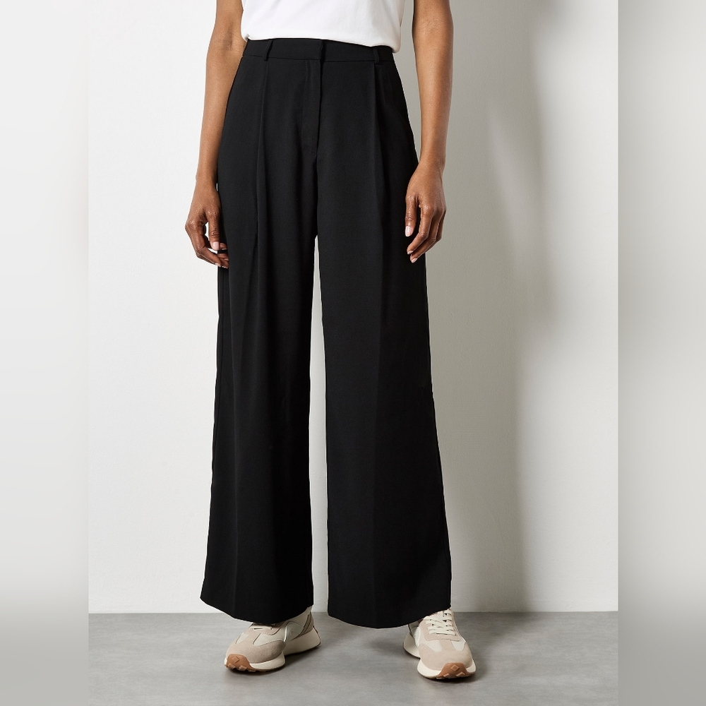 Pleat Wide Leg Trouser